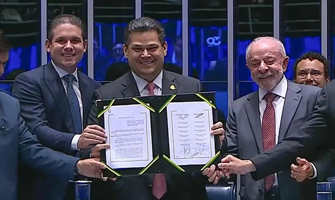 Congresso promulga emenda do fim da 6×1; escala 5×2 começa em 60 dias